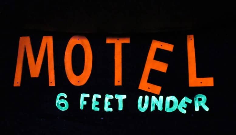Motel-6-Feet-Under-logo-e1440006038974 (1)